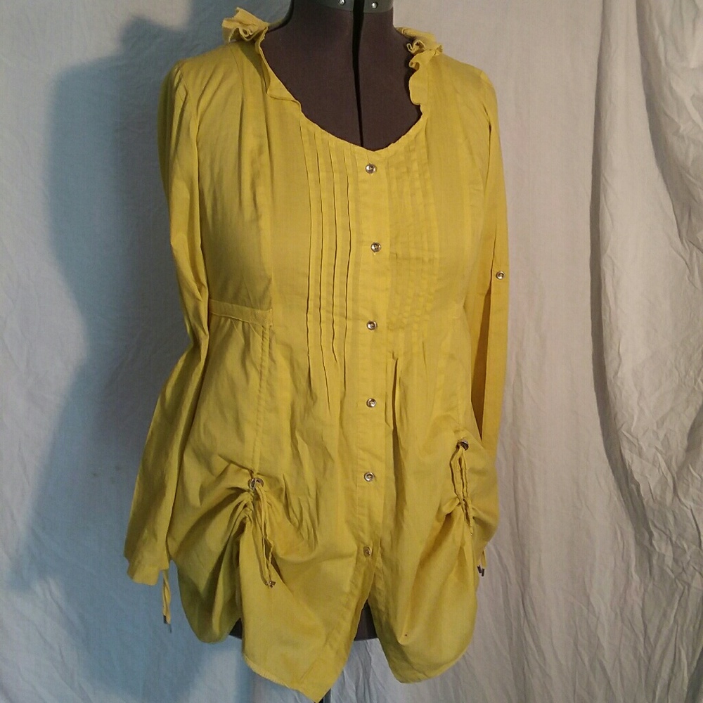 Deca 100% cotton button down shirt